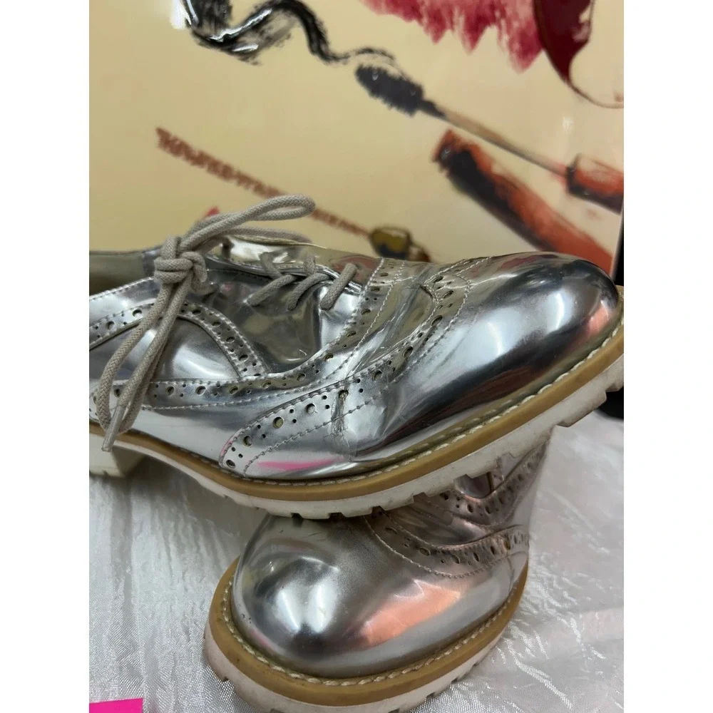 Shoedazzle Silver Metallic Brogue Oxfords Wingtip Lace Up Flats Womens 8.5